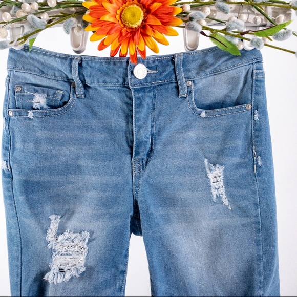 3/$10🙌 Refuge Distressed Jean Shorts - Size 0 - Picture 2 of 7